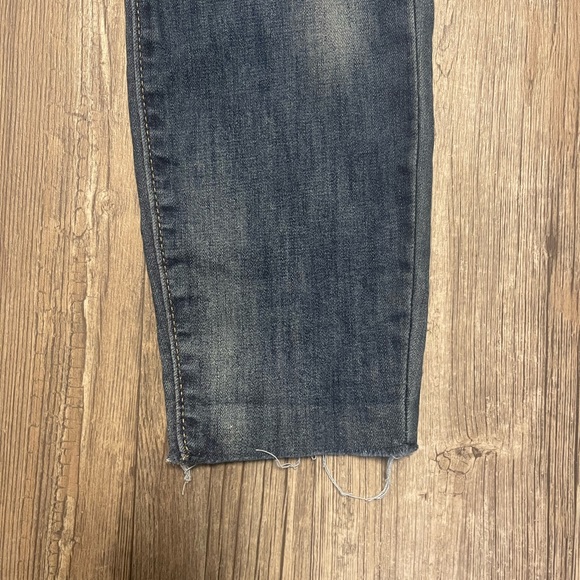 Size 30 signature Levi’s jeans - Picture 2 of 4